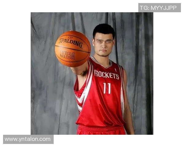 姚明在关键时刻展现绝佳技巧成功绝杀对手赢得比赛荣耀